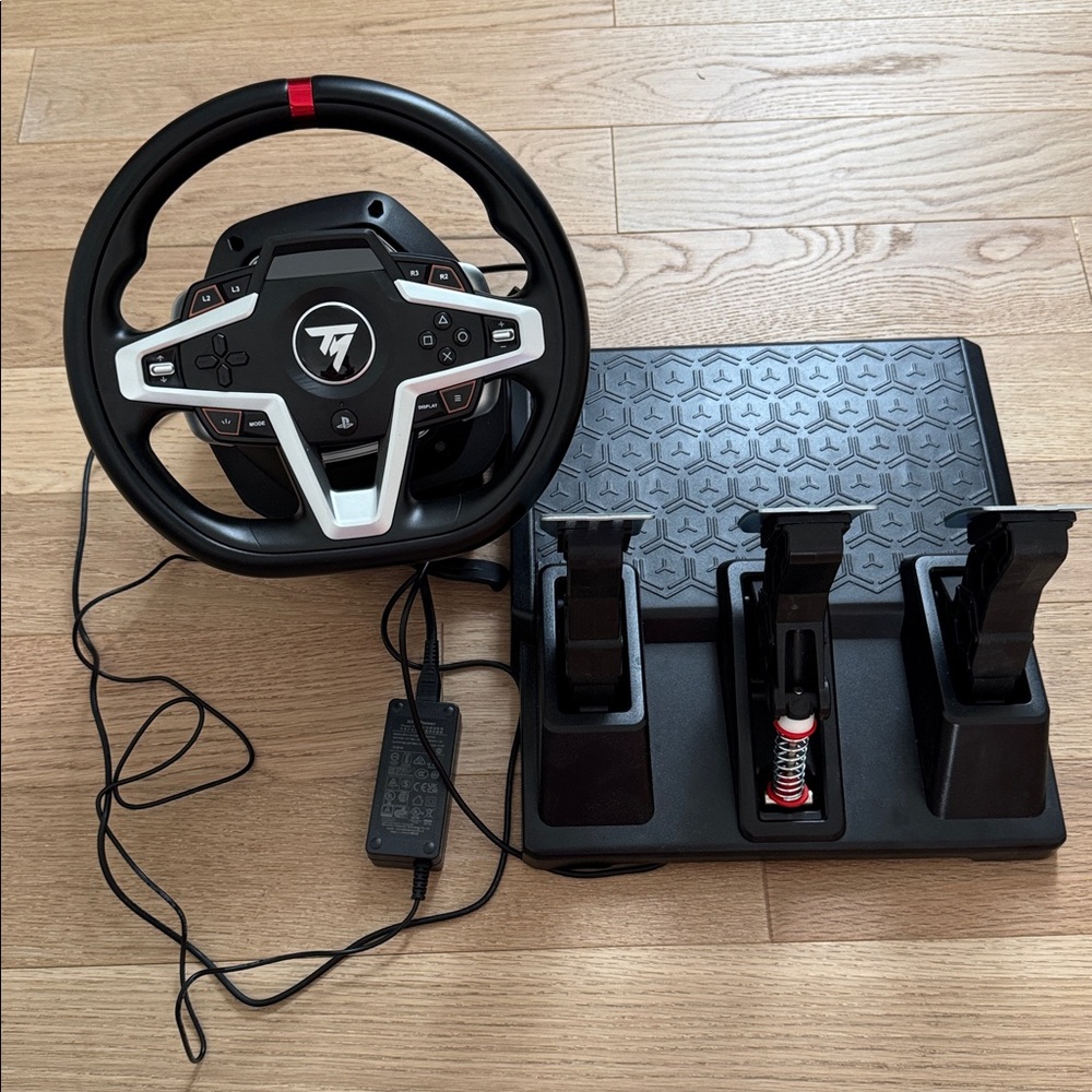 Trustmaster Racing Pedal&Racing wheel
My kid used only once literally brand new